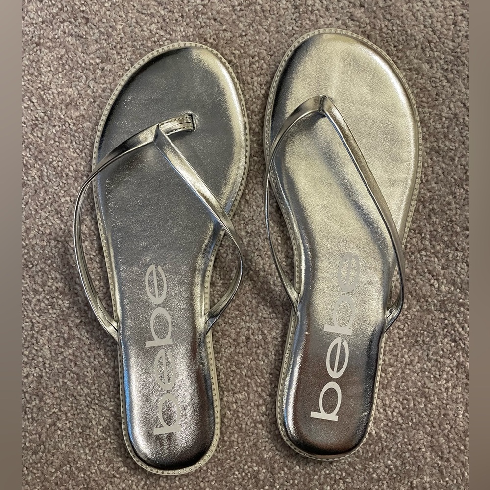 Bebe flip flops size 8